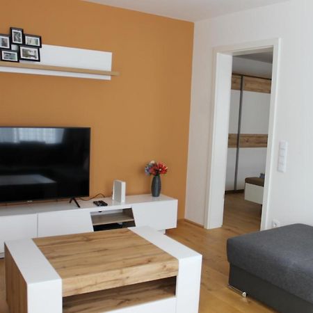 Spacious, Modern 1-Bdrm Apt Near Vic & Austria Ctr Viena Exterior foto