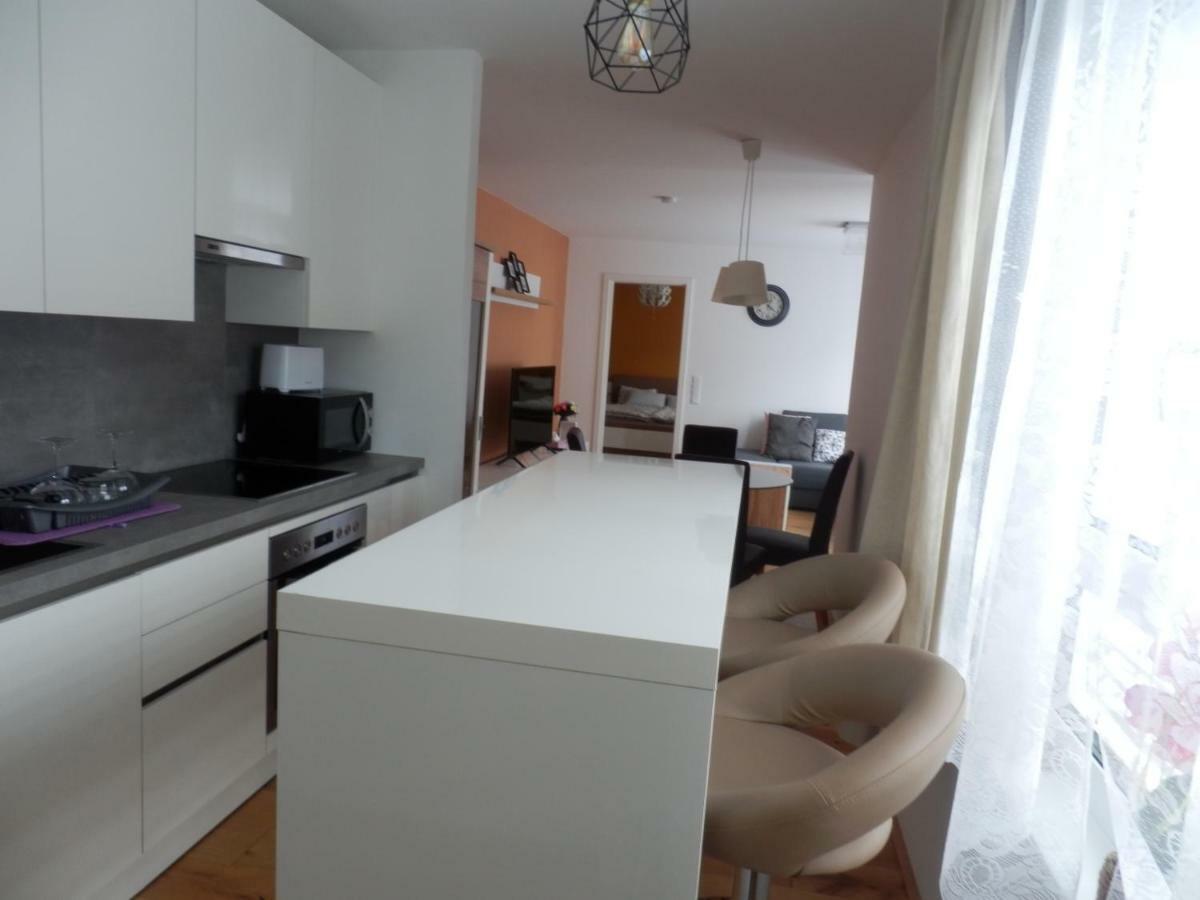 Spacious, Modern 1-Bdrm Apt Near Vic & Austria Ctr Viena Exterior foto