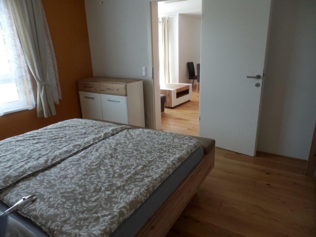 Spacious, Modern 1-Bdrm Apt Near Vic & Austria Ctr Viena Exterior foto