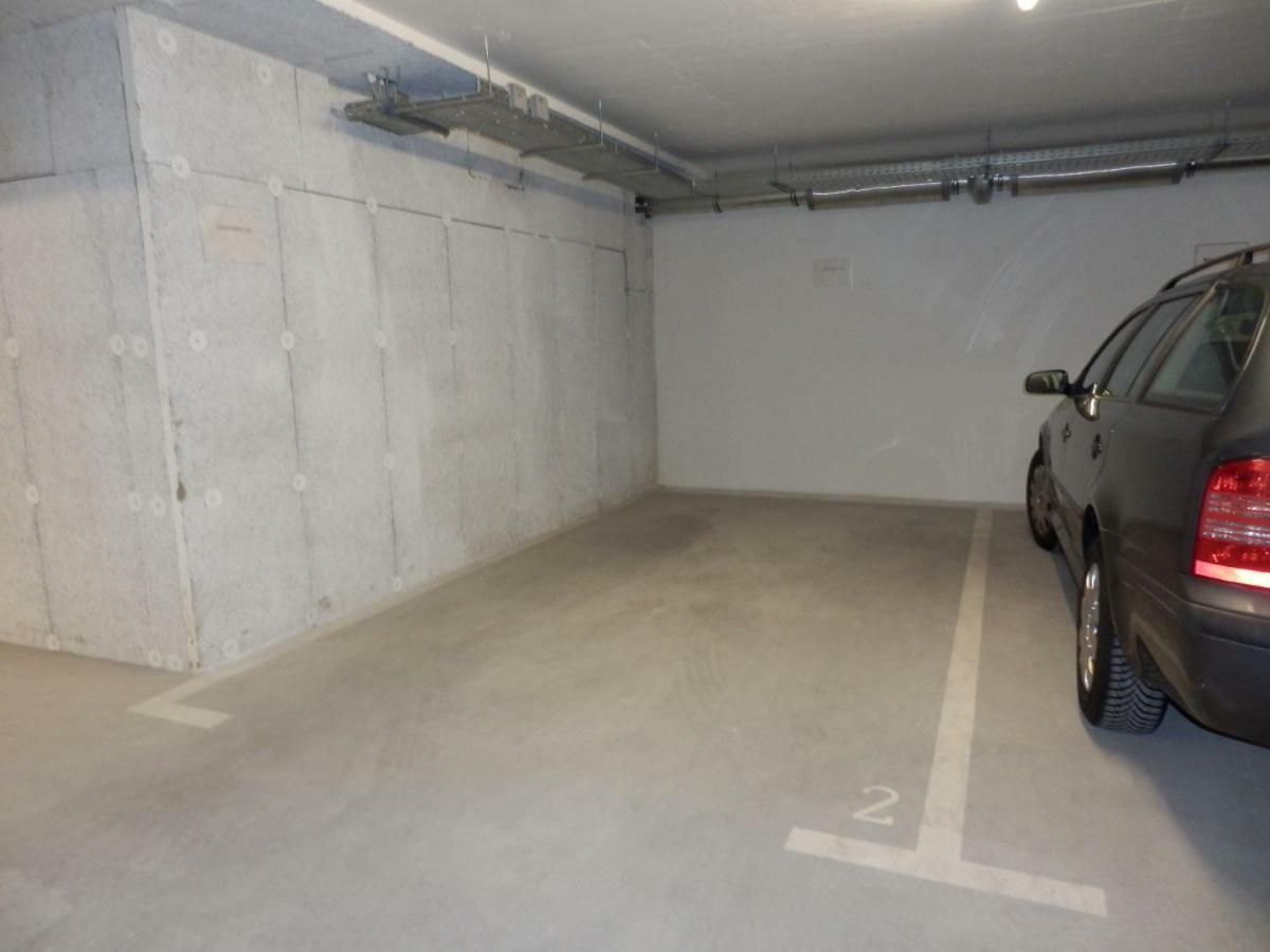 Spacious, Modern 1-Bdrm Apt Near Vic & Austria Ctr Viena Exterior foto