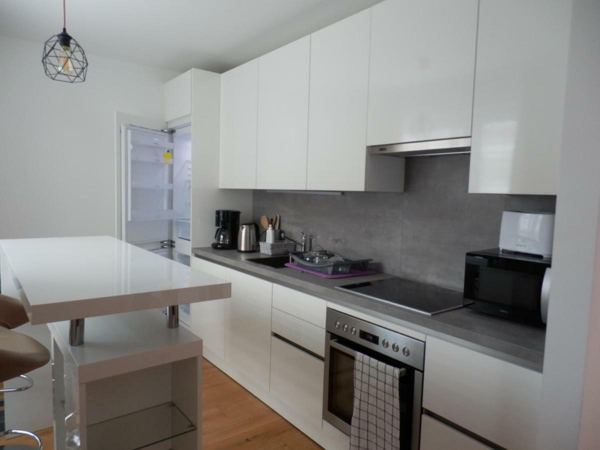 Spacious, Modern 1-Bdrm Apt Near Vic & Austria Ctr Viena Exterior foto