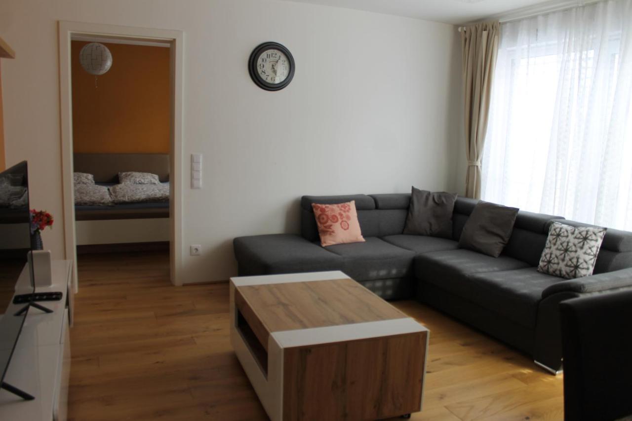 Spacious, Modern 1-Bdrm Apt Near Vic & Austria Ctr Viena Exterior foto