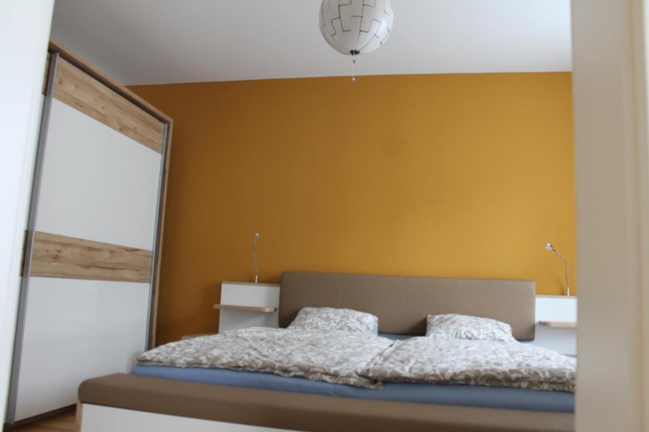 Spacious, Modern 1-Bdrm Apt Near Vic & Austria Ctr Viena Exterior foto